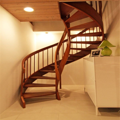Escalier en spirale en bois d'ODM d'OEM, balustrade en bois d'intérieur d'escalier