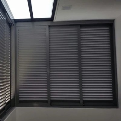 Taille adaptée aux besoins du client protégeant du vent d'anti de vol de Sun auvents en aluminium extérieurs d'ombre