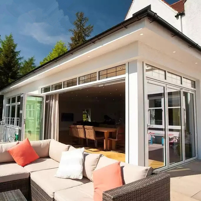 La porte se pliante en plastique adaptée aux besoins du client extérieure UPVC encadrent la conception en verre d'accordéon Bifold