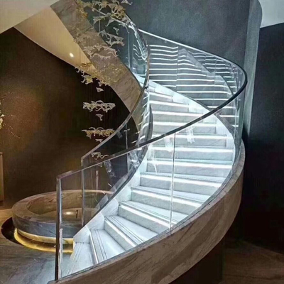 Bande de roulement en spirale en acier de marbre adaptée aux besoins du client de verre feuilleté d'arc d'escalier