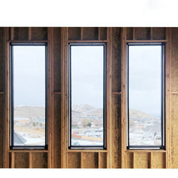 Double vitré avec la fenêtre panoramique accrochante horizontale en aluminium d'oscillation en verre d'impact d'ouragan