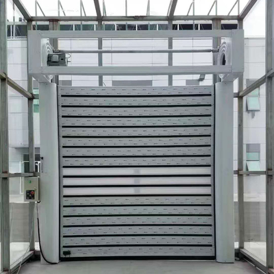 Matériel à grande vitesse d'alliage d'aluminium de volet de rouleau et porte de panneau dure adaptée aux besoins du client de couleur avec l'isolation de mousse