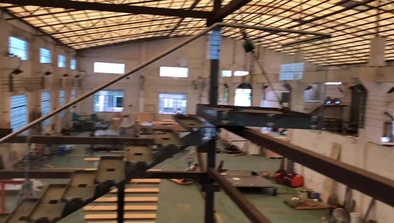 Le bois d'intérieur d'escalier de grenier d'économie de l'espace de style australien marchent l'escalier droit de flottement