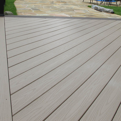 Decking composé résistant UV de PVC de 18mm Matt Plastic Wood Grain Flooring