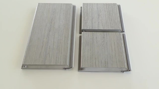 Decking composé résistant UV de PVC de 18mm Matt Plastic Wood Grain Flooring