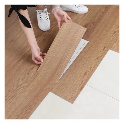 Carrelages auto-adhésifs de vinyle de planches en bois de peau et de bâton de preuve de glissement 6x36 »