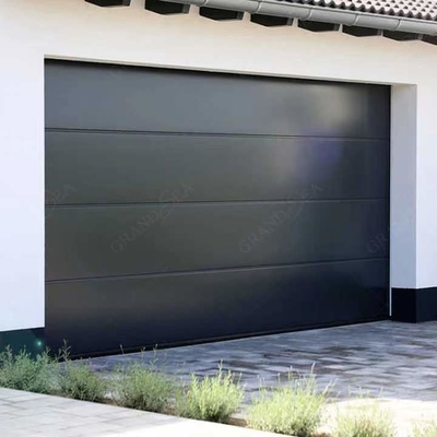 Petit pain en acier automatisé extérieur contemporain de noir de porte de garage vers le haut de porte avec le moteur