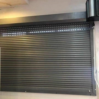 Volet motorisé protégeant du vent automatisé de remontée pyramidale de porte de garage galvanisé par zinc chaud