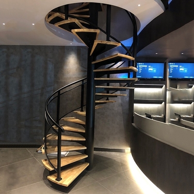 Escaliers en acier prêts à l'emploi d'anti de glissement grenier d'intérieur noir de l'escalier en spirale SS304