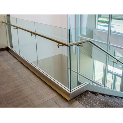 Balustrades intérieures en laiton de piscine de balustrades d'escalier de fer blanc du diamètre 50mm pour des étapes