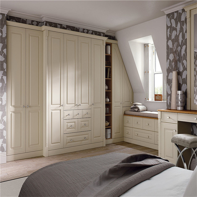 Cabinet moderne en bois adapté aux besoins du client écologique de chambre à coucher de garde-robe avec le verre